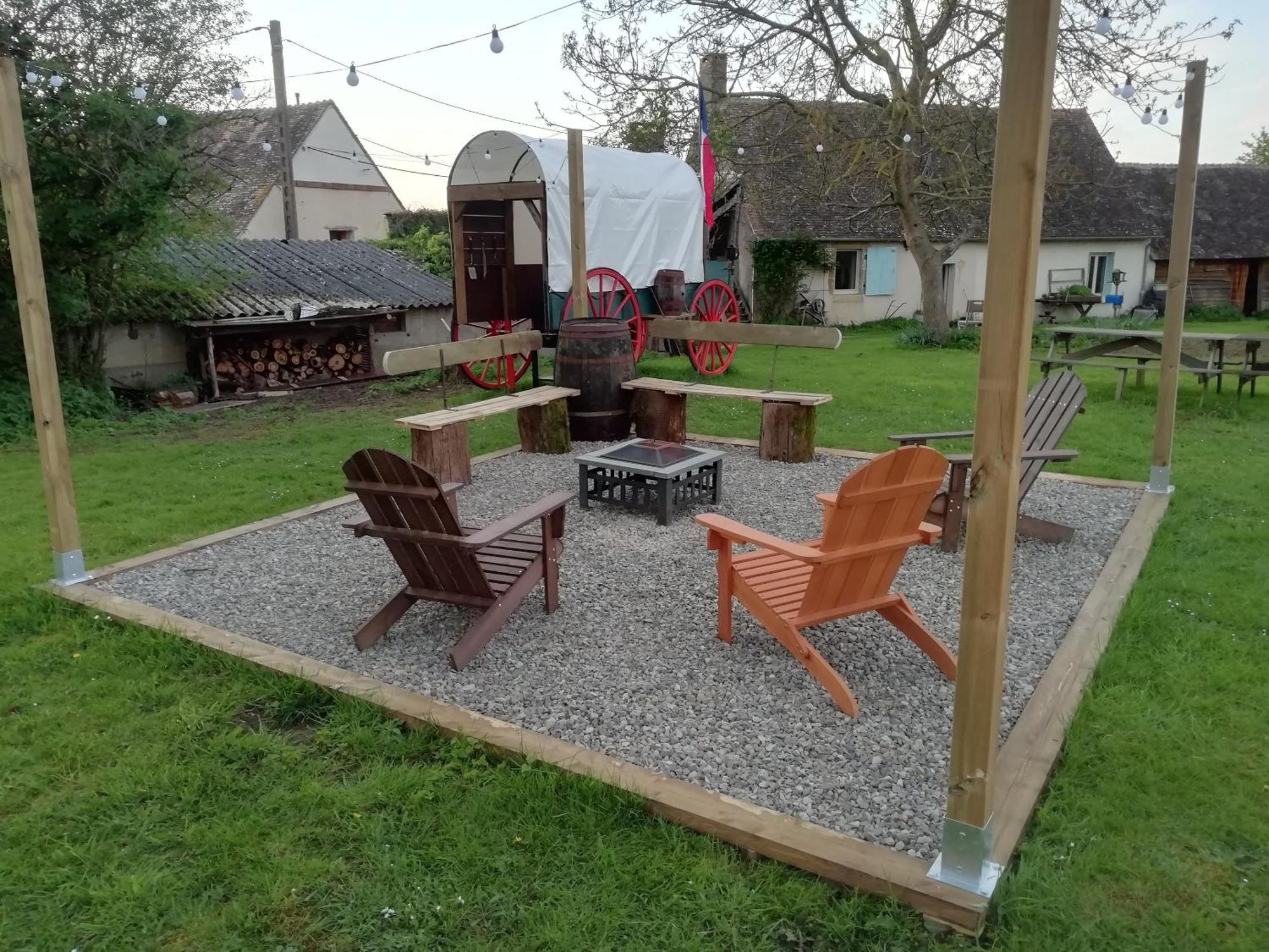 La Valise A Cheval Bed & Breakfast Mezieres-sur-Ponthouin Exterior foto