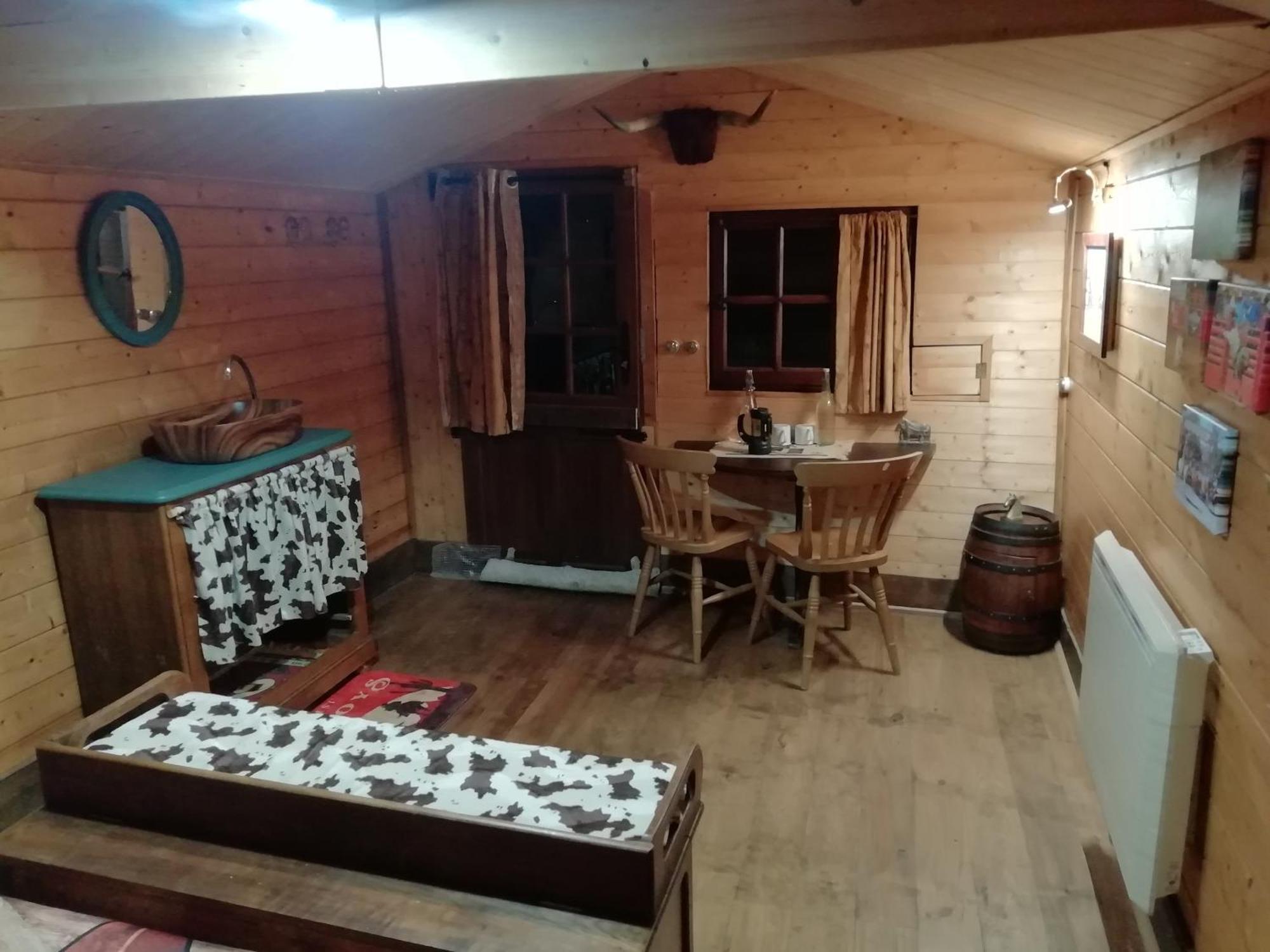 La Valise A Cheval Bed & Breakfast Mezieres-sur-Ponthouin Exterior foto