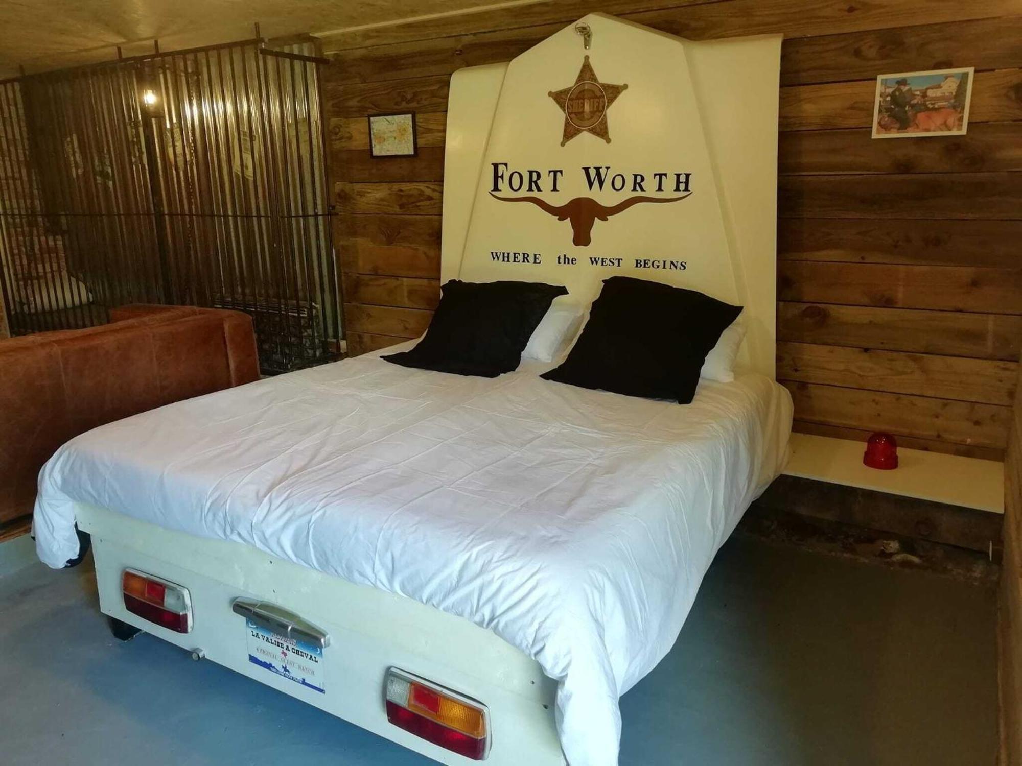 La Valise A Cheval Bed & Breakfast Mezieres-sur-Ponthouin Exterior foto